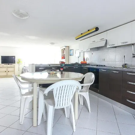 4 Bedroom Cozy In Hébergement de vacances