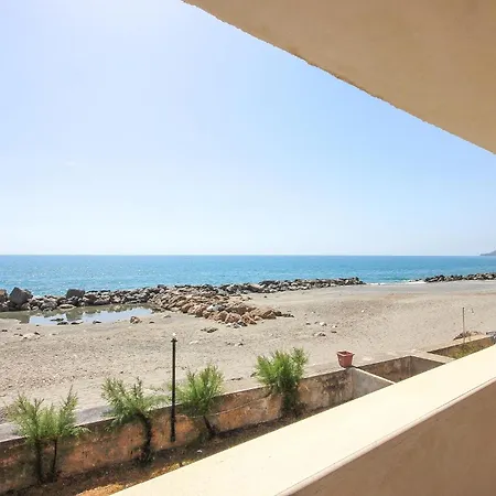 4 Bedroom Cozy In Hébergement de vacances *