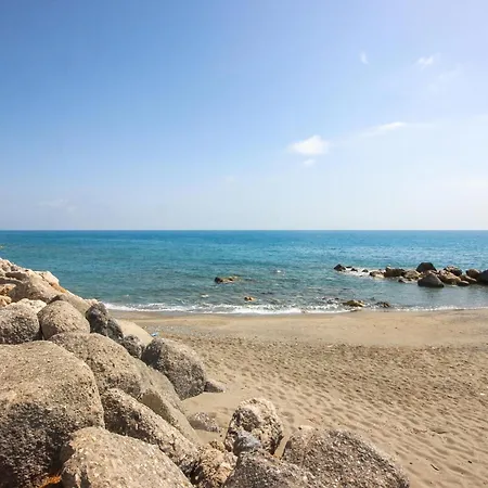 4 Bedroom Cozy In Cetraro